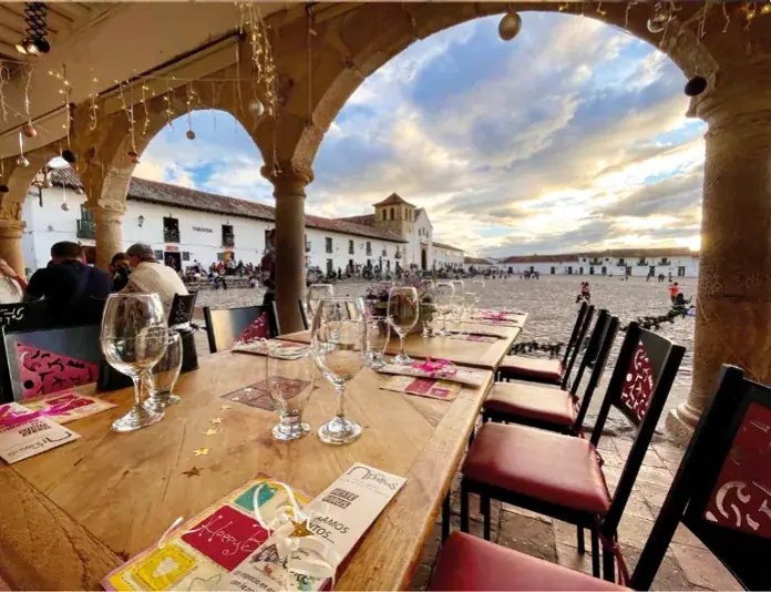 Terraza de Los Portales en la plaza